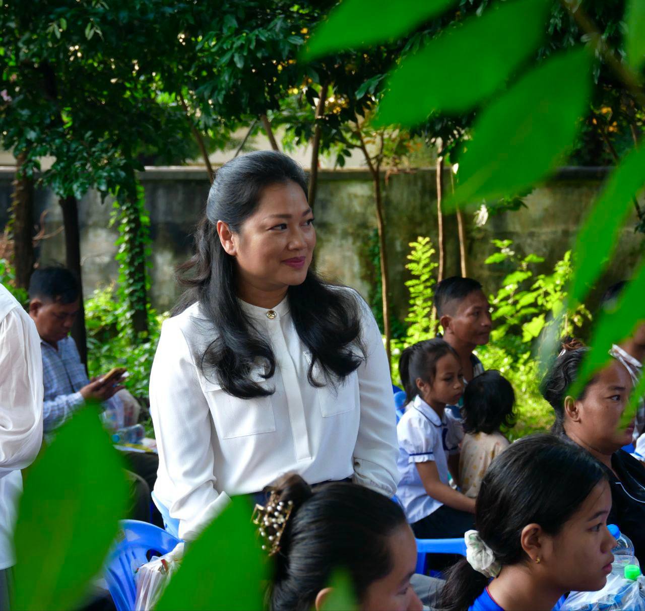 លោកជំទាវ ឌិត នីតា សាយ សំអាល់ លេីកទឹកចិត្តមាតាបិតាជំរុញកូនៗឱ្យទៅទទួលការអប់រំរៀនសូត្រឱ្យបានគ្រប់ៗគ្នា ————————————-